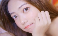 李丽欣白色吊带九分半